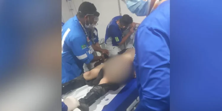 Incêndio na COP30: Imagem mostra ferido sendo socorrido por médicos