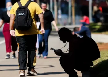 Expectativa de vida de brasileiros volta a subir e mortalidade infantil cai, diz IBGE