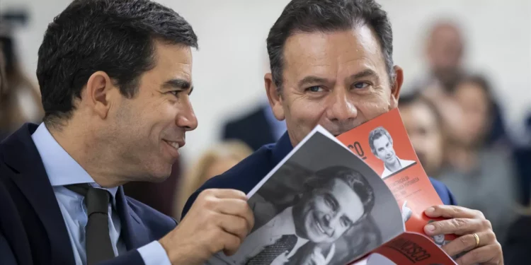 Sondagem coloca AD com 38,5%, PS a subir e Chega a cair