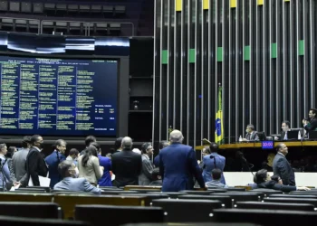 LDO vira moeda de troca e trava Brasília — e o mercado paga a conta