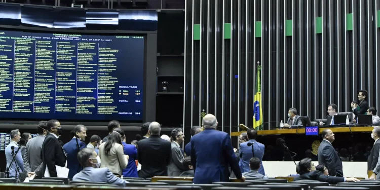 LDO vira moeda de troca e trava Brasília — e o mercado paga a conta