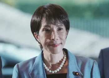 Japão aprova orçamento recorde e tenta equilibrar estímulo fiscal com freio na dívida