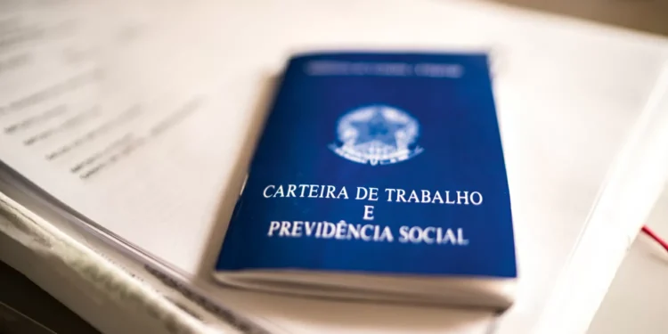 Por que o Brasil lidera a informalidade no trabalho, segundo especialista