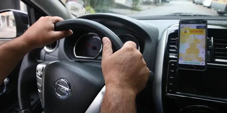 Prefeitura de SP notifica Uber e 99 por preços abusivos em corridas de app