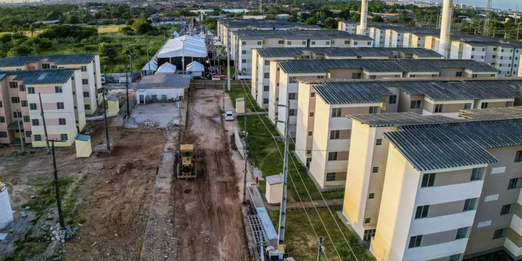 Governo formaliza R$ 160 bi do FGTS em habitação, saneamento e infraestrutura em 2026