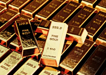 Ouro e prata batem recordes históricos com tensões globais e expectativa de corte de juros nos EUA