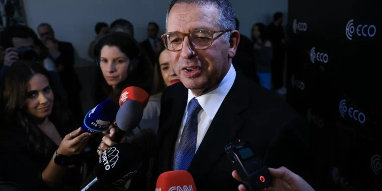 Seguro não comenta salários e Montenegro, mas também pede governos “com estratégia”