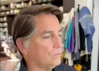 Saem primeiras imagens de Jim Caviezel como Jair Bolsonaro