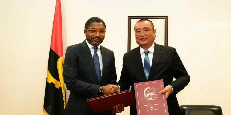 Angola: AIPEX e EVERWOOD assinam contrato que prevê investimento de 750 milhões de dólares em projeto agroindustrial
