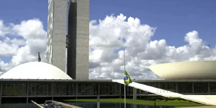 Comissão aprova Orçamento com promessa de primeiro superávit de Lula 3, texto vai a Plenário