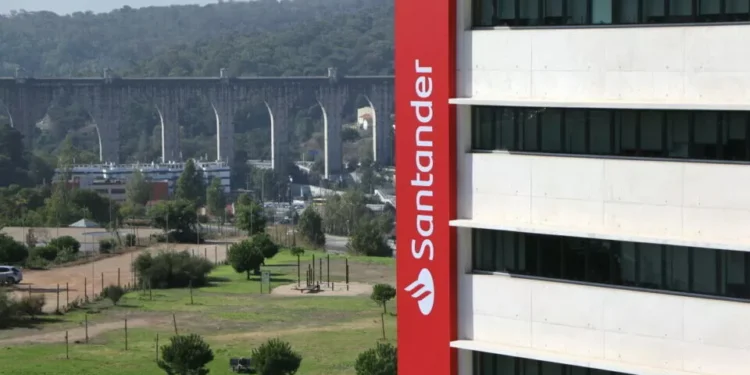 Santander paga 22,5 milhões para evitar processo em França por branqueamento de capitais