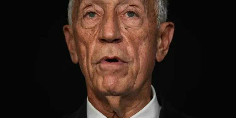 Marcelo promulga fim de taxa sobre elétricas para favorecer contribuintes