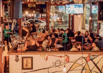 O impacto do Imposto Seletivo na operação de bares e restaurantes