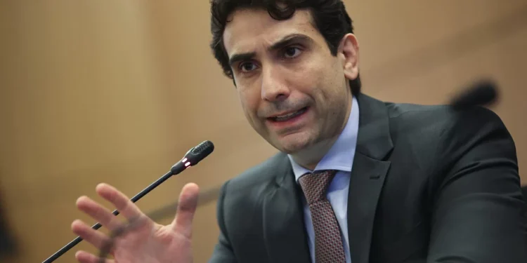 Galípolo diz que mercado tenta achar dica em texto que não tem dica, e cita memes