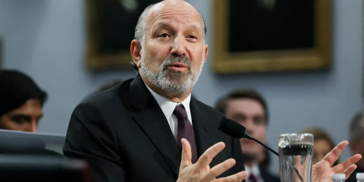 Lutnick diz que tarifas não são culpadas por números fracos de emprego e ataca Powell