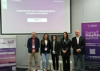 Estudantes de Enfermagem de Lisboa desenvolvem pulseira para prevenir fuga dos serviços de urgência