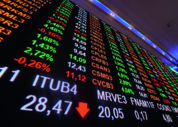 Ibovespa sobe mais de 1% com divulgação de IPCA-15 e PIB dos EUA