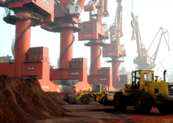 China pede que parceiros rejeitem tarifas após superávit recorde gerar tensões