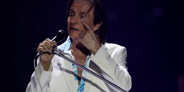 Roberto Carlos sofre acidente em gravação do especial de fim de ano da Globo