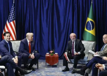 Depois de romper os R$ 6, dólar cai 11% em 2025 e fecha abaixo de R$ 5,50