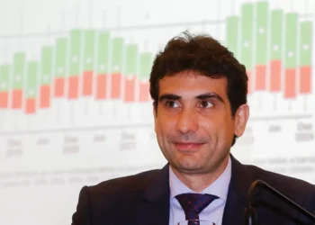 Ibovespa recua após tom duro de Galípolo sobre taxa de juros