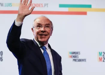 Candidatura de Marques Mendes desafia adversários a também divulgarem lista de clientes