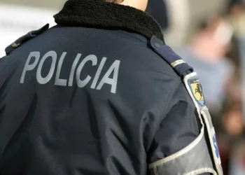 Sindicato dos oficiais da PSP critica suspensão do controlo de fronteiras no aeroporto de Lisboa