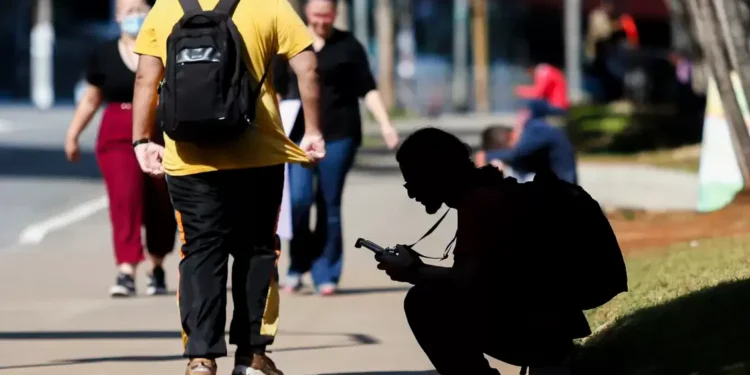 Desemprego cai de novo, ocupação e renda sobem: mercado de trabalho está aquecido