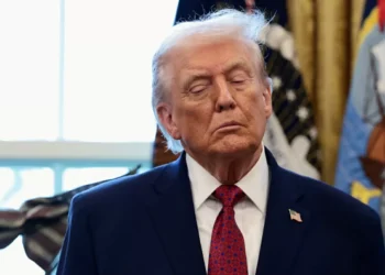 Desemprego nos EUA atinge maior nível em 4 anos e desafia pausa nos juros do Fed