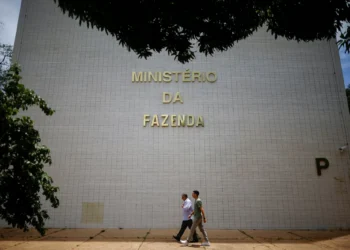 Tesouro estima que despesas com precatórios fora da meta atingirão pico em 2028