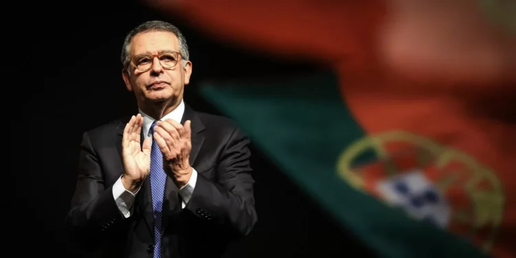 Seguro “muito feliz” com apoio dos mandatários de Mendes e Cotrim