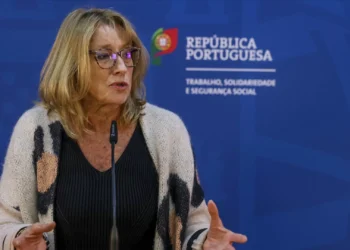 Ministra do Trabalho não se compromete com data para levar lei laboral ao parlamento