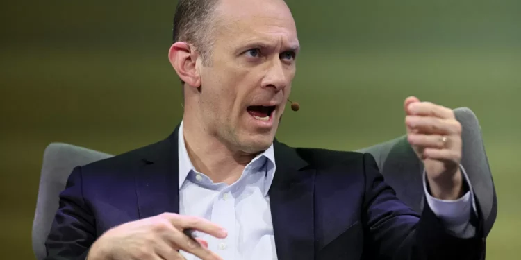 Dirigente diz que inflação pode “voltar com força” se a independência do Fed acabar