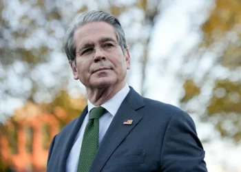 Bessent nega que acordo com UE foi finalizado e defende tarifas sobre Groenlândia