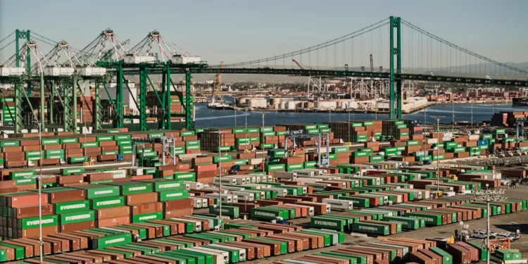 Déficit comercial nos EUA sobe 94,6% em novembro, a US$ 56,8 bilhões