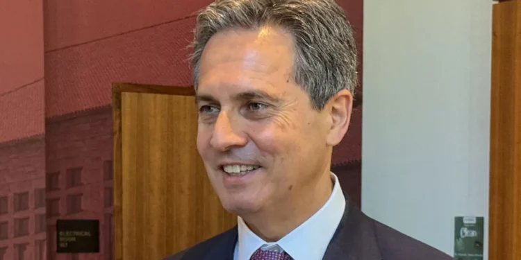 Dirigente do Fed vê juro “neutro” e diz não ser hora de novos cortes nos EUA