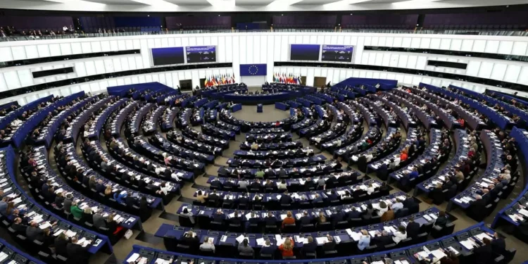 Parlamento Europeu suspende acordo com EUA após pressão de Trump por Groenlândia