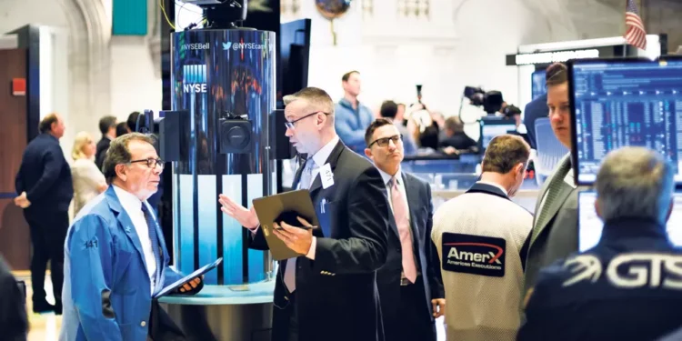 Wall Street termina misto