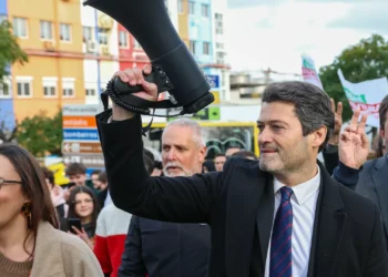 André Ventura “estupefacto” com apoios de “notáveis” da direita a Seguro