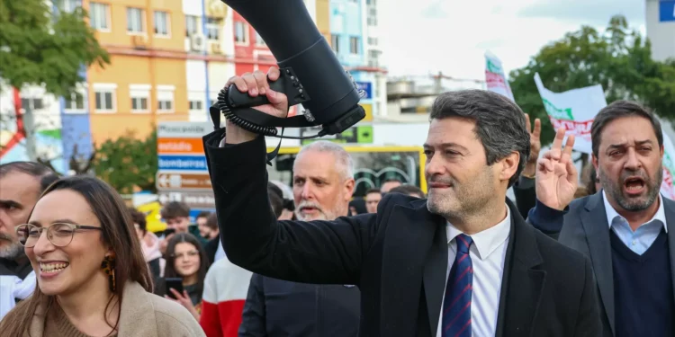 André Ventura “estupefacto” com apoios de “notáveis” da direita a Seguro