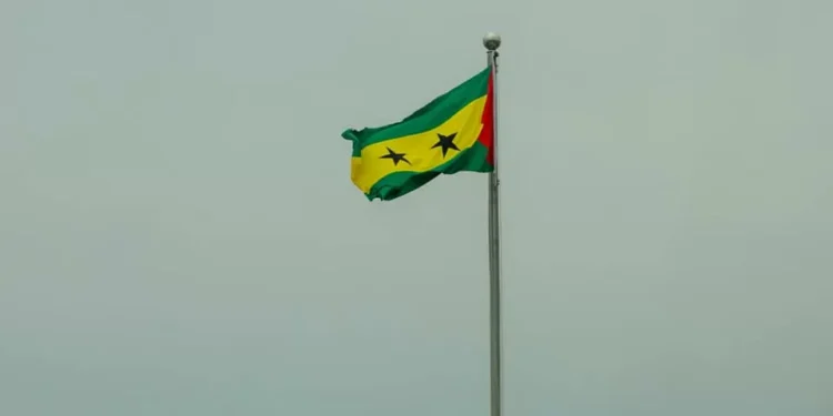 Primeiro-ministro são-tomense desvaloriza disponibilidade de Patrice Trovoada para assumir Governo