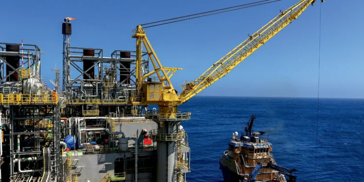 Petrobras inicia operação de novo navio-plataforma no pré-sal