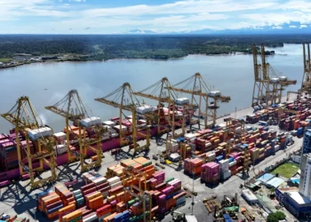 Imitando Trump? Equador sobretaxa a Colômbia, que retalia vizinho e corta energia