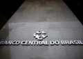 Banco Central mantém Selic em 15% ao ano e indica corte de juros em março
