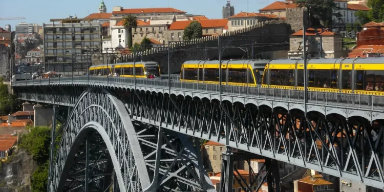 Linha Rosa do Metro do Porto estará operacional até março de 2027