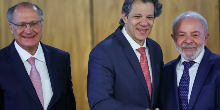 Governo cumpre meta fiscal e fecha 2025 com déficit primário de R$ 10 bi