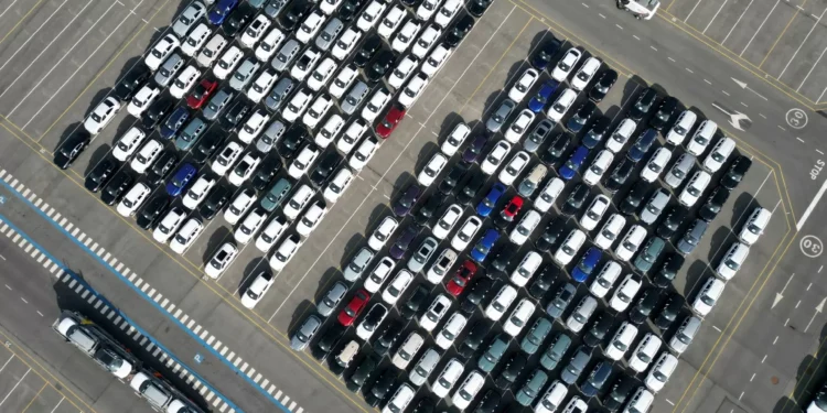 Índia reduzirá tarifas sobre carros para 40% em acordo comercial com UE, dizem fontes