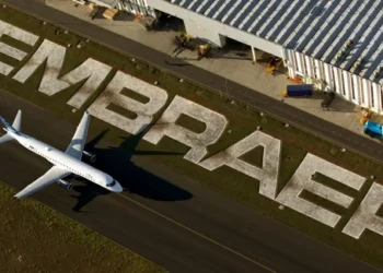 Brasileira Embraer anuncia parceria com a Índia para instalar produção no país