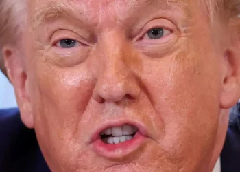 Tarifas de Trump podem cortar até 0,5% do PIB da zona do euro até 2027, diz Fitch