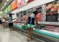 Supermercados vendem menos comida apesar da trégua da inflação